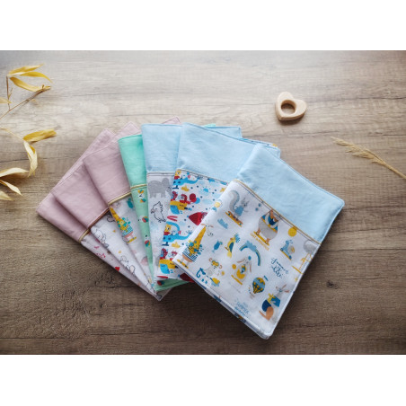 Protège carnet de santé brodé avec prénom – Fait main avec tissu OEKO-TEX® – Idée cadeau naissance unique
