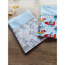 Protège carnet de santé brodé avec prénom – Fait main avec tissu OEKO-TEX® – Idée cadeau naissance unique